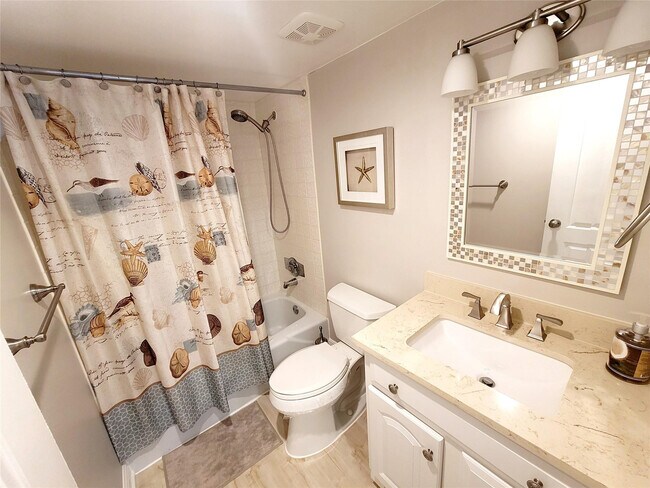 Building Photo - 1009 N Ocean Blvd