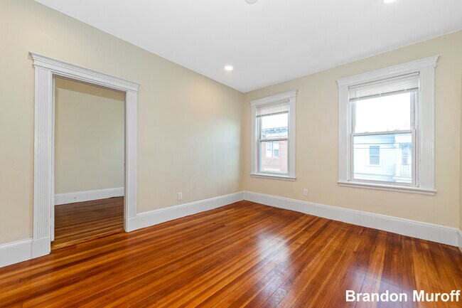 Building Photo - 44 Brackett St