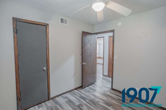 Building Photo - 608 N Janeway Ave