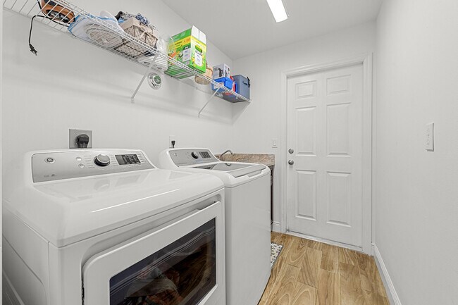 Building Photo - 1280 SW Kalevala Dr