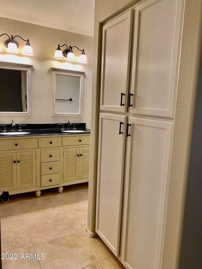 Building Photo - 3551 S Larkspur Way