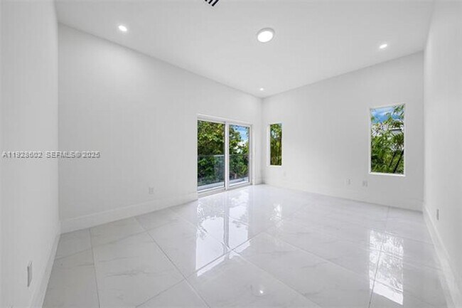 Building Photo - 3142 Carter St