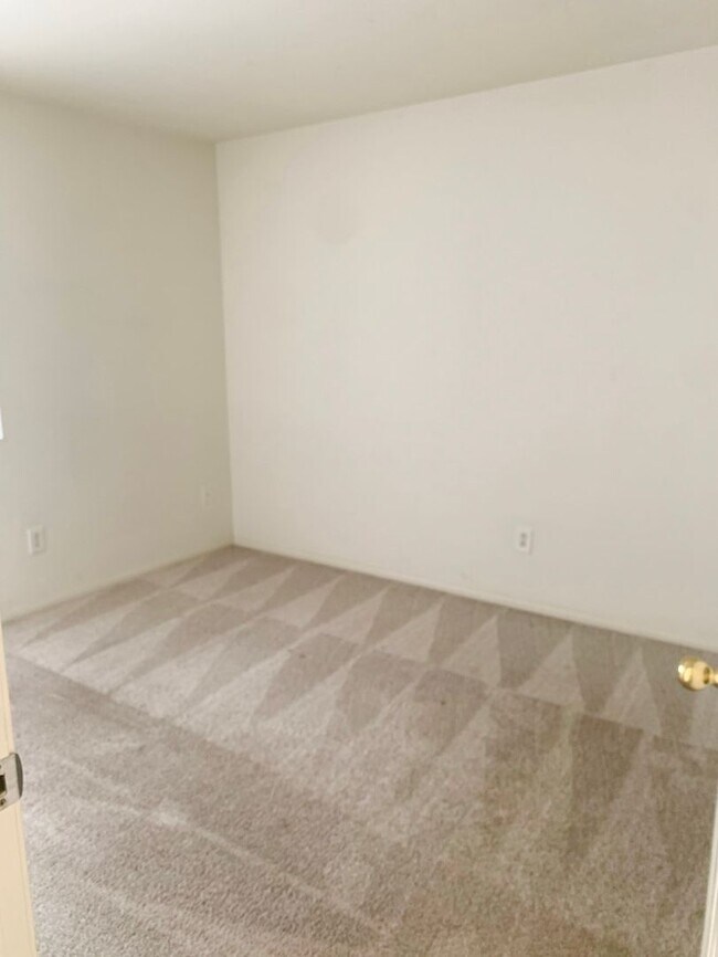 Building Photo - 3BD/3BA Townhome Available in Pacific Beach!