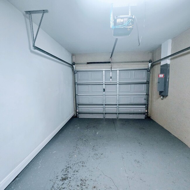 Building Photo - MUST SEE -2/2/1+OPEN DEN-DUPLEX IN GREENBR...