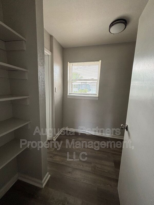Building Photo - 112 3rd St