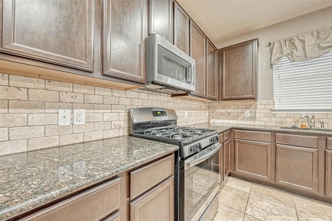 Building Photo - 2561 Magnolia Fair Way