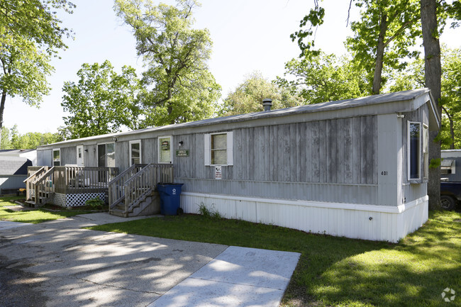 Building Photo - Hidden Oaks Mobile Home Park