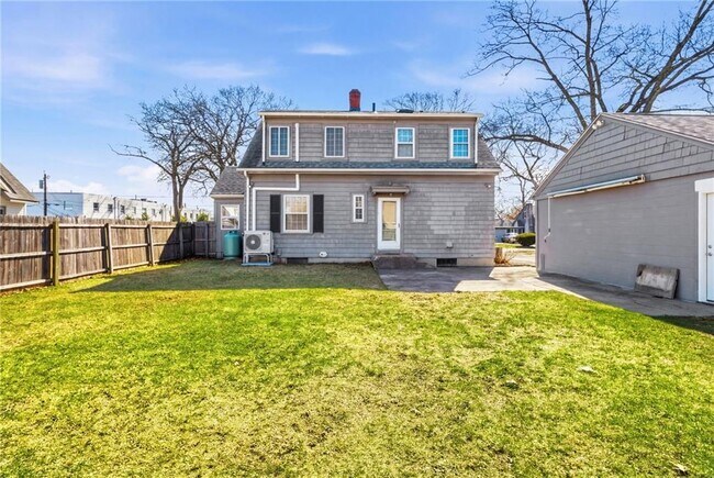 Building Photo - 21 Earlham Way