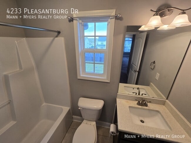 Building Photo - 4233 Pleasantburg Dr
