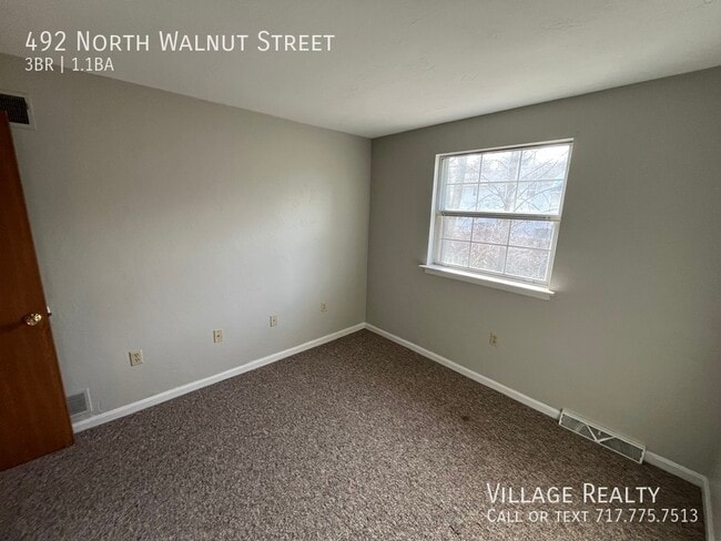 Building Photo - 492 N Walnut St