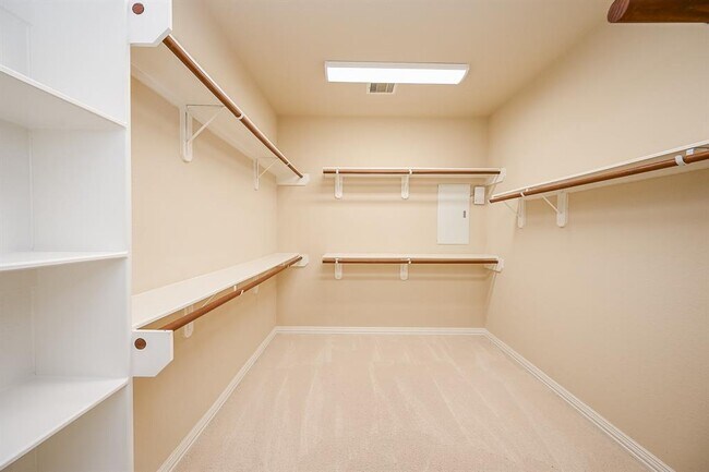 Building Photo - 5426 Humboldt Park Ln