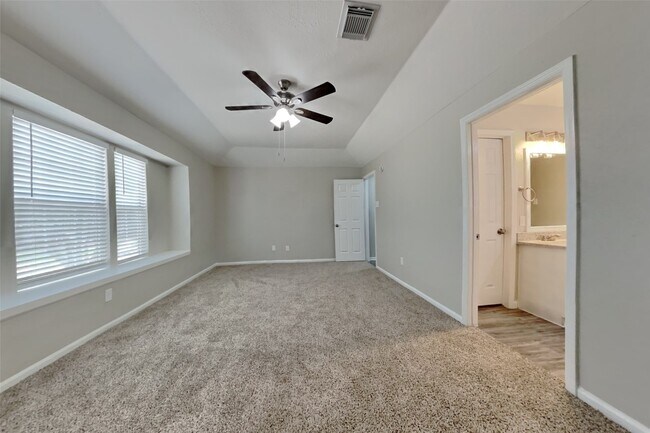 Building Photo - 3327 Colonel Ct Dr