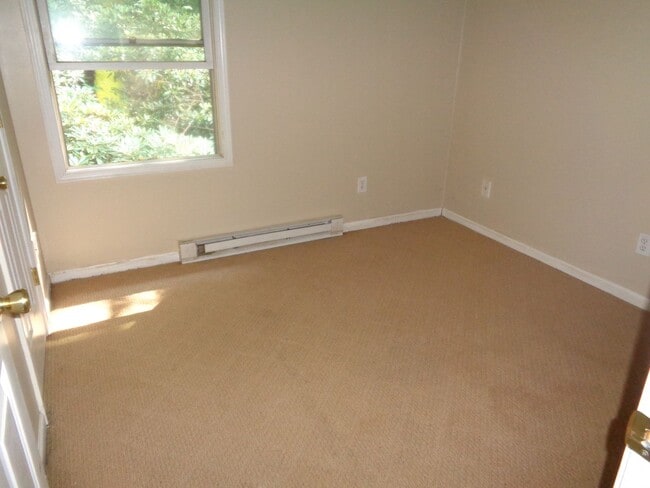 Building Photo - 134 Hemlock Dr