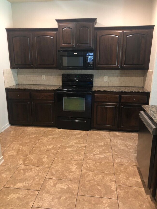 Building Photo - 3690 W Mountain View Dr