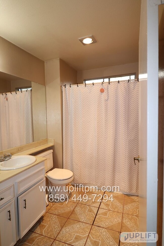 Building Photo - 1-BEDROOM, 1-BATHROOM APARTMENT W/ PARKING...