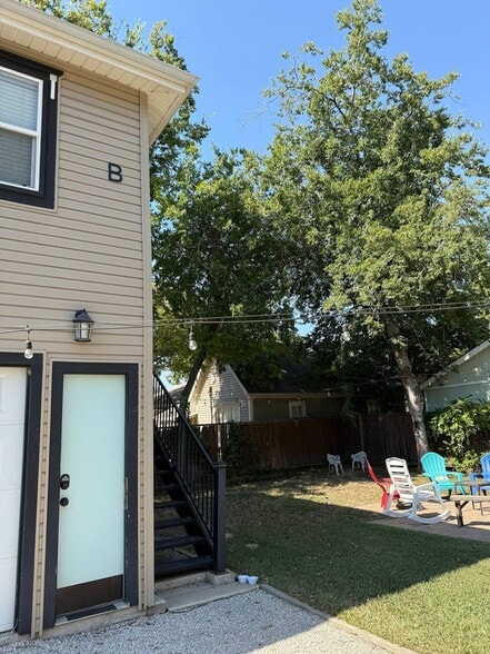 Building Photo - 1217 N Austin St