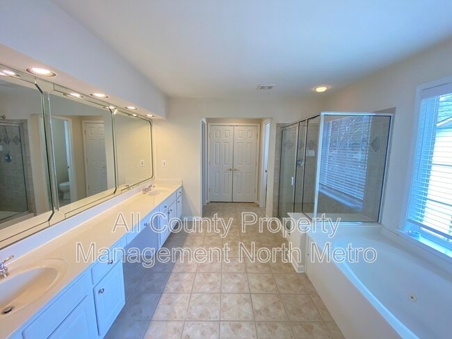 Building Photo - 2024 Belridge Ct