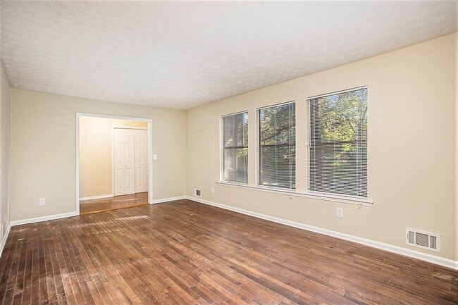 Building Photo - 4 bdrm, 2.5 bath in Stonecrest