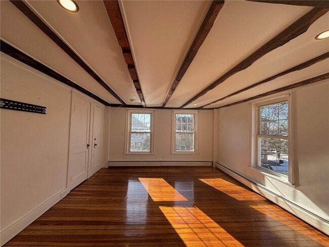 Building Photo - 712 Hope St