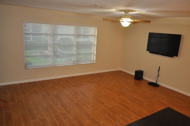 Building Photo - 5250 Nesting Way