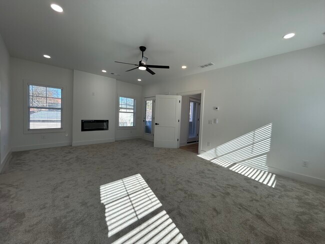 Building Photo - 73 Whitefoord Ave SE