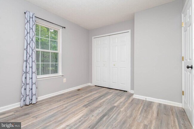Building Photo - 11 Poplar Grove Ave
