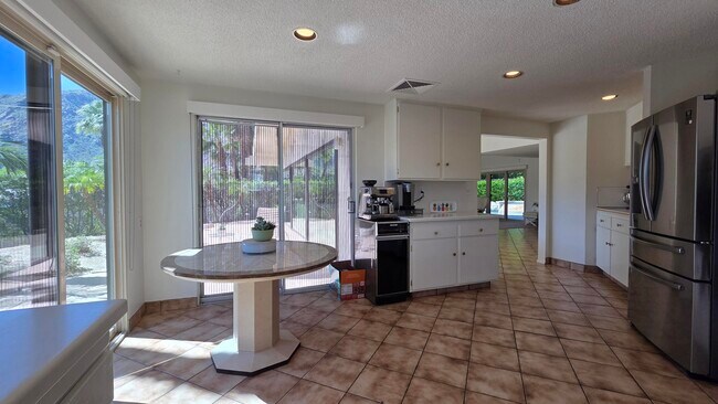 Building Photo - 1303 N Rose Ave