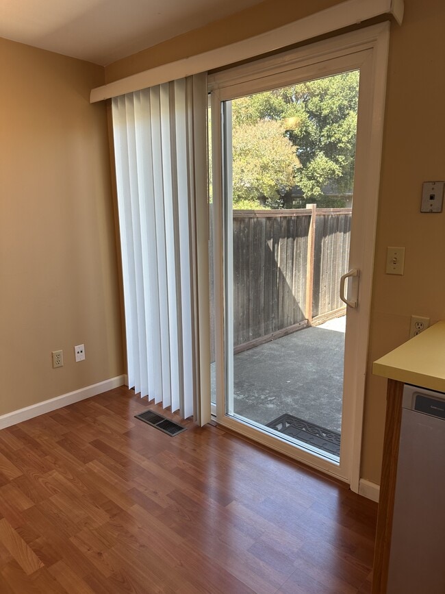 Building Photo - 175 Oak Island Dr