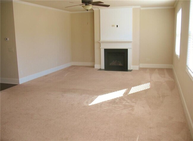 Building Photo - 6450 Pine Bluff Dr