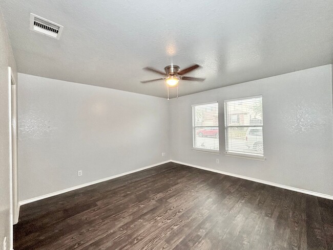 Building Photo - Spacious 4 Bedroom Home in Bristol Forest!