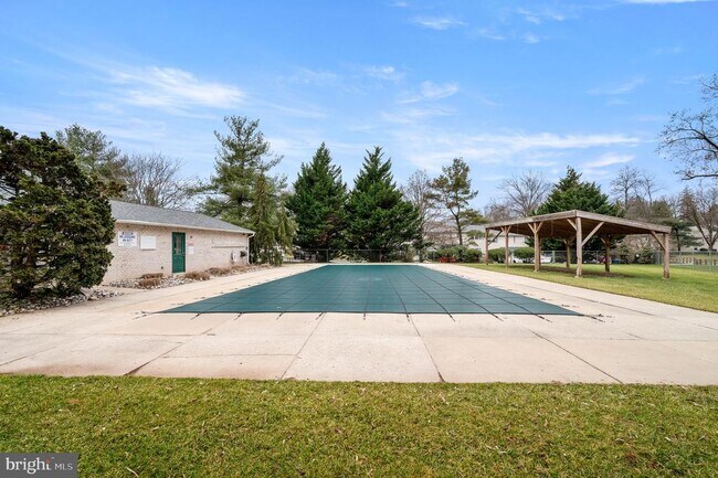 Building Photo - 124 Hampstead Dr