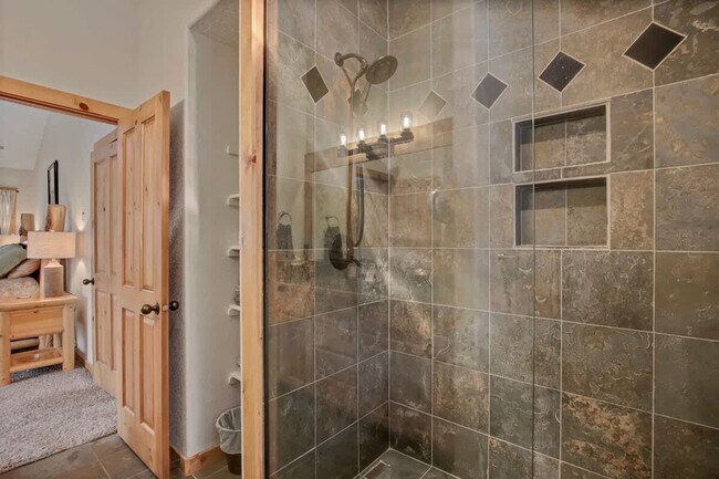 Building Photo - 130 Par Dr