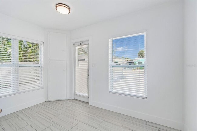 Building Photo - 8125 Bayshore Dr