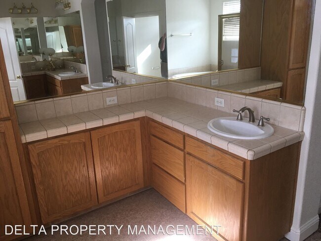 Building Photo - 4 br, 3 bath House - 2221 Serena Ave