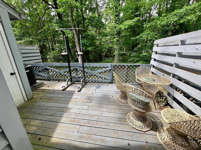 Building Photo - 2 Willow Bridge Dr