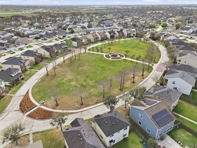 Building Photo - 11930 Longwood Garden Way