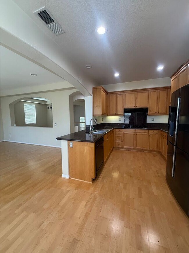 Building Photo - 2889 Plaza del Amo