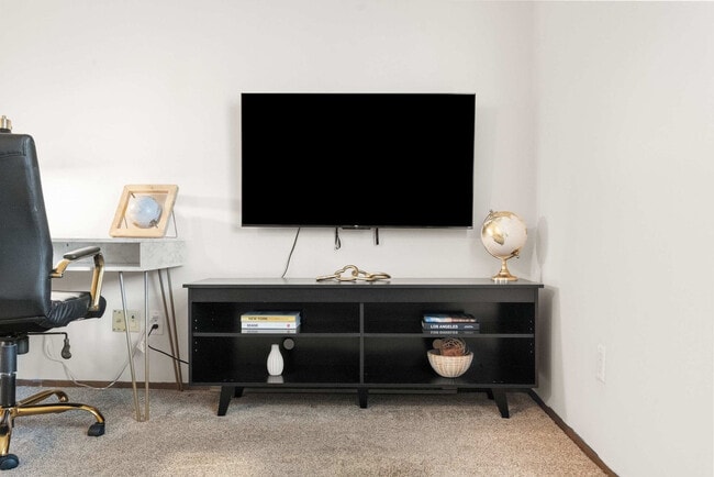 Building Photo - 2601 University Ave