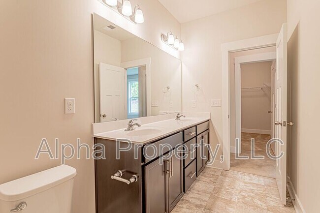 Building Photo - 211 Green River Way