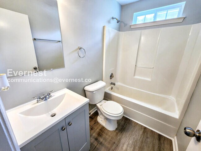 Building Photo - 2175 Red Oak Cir