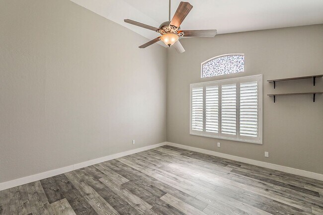Building Photo - 4 bed, 2 bath home in Peoria