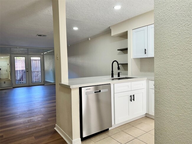 Building Photo - 1715 Moritz Dr