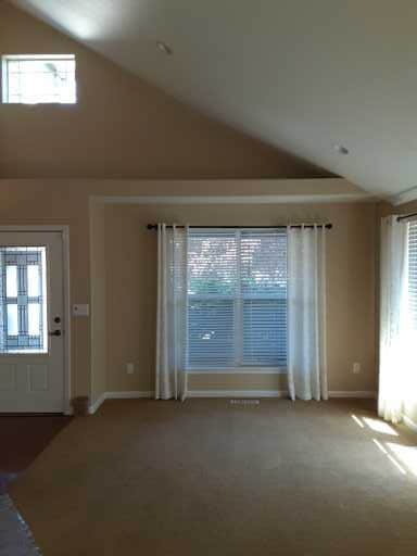 Building Photo - 657 Spring Valley Dr