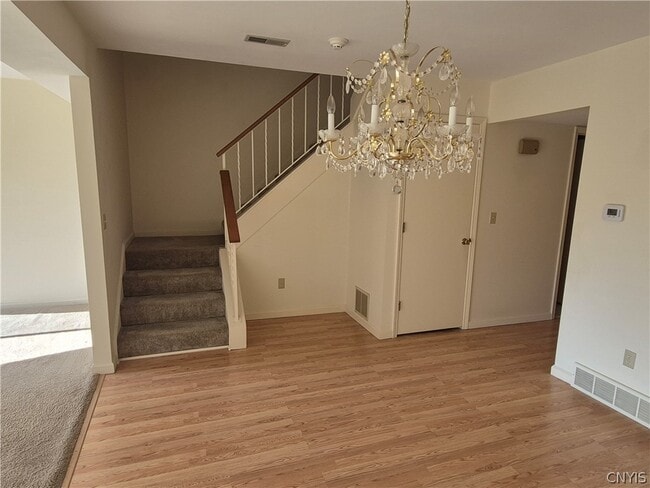 Building Photo - 489 Summerhaven Dr N