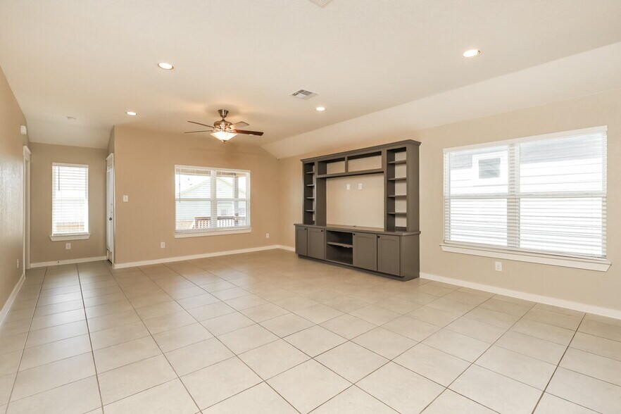 Building Photo - 10526 Rosalina Lp