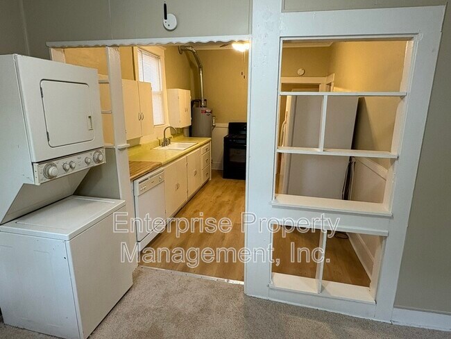 Building Photo - 2187 Court Ave