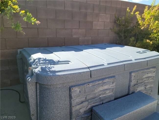 Building Photo - 1965 Digger Pine Dr