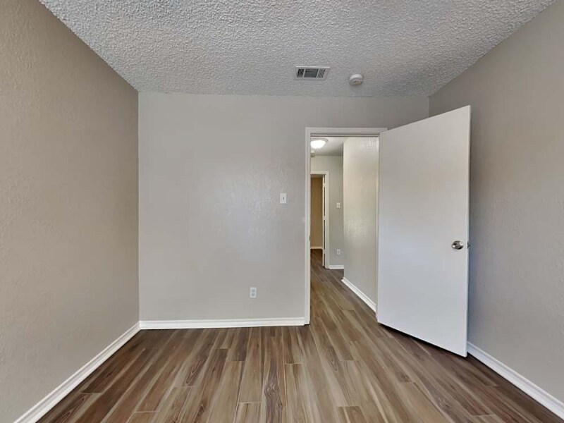 Building Photo - 1116 Sandalwood Ln