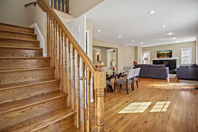 Building Photo - 300 Lawton St