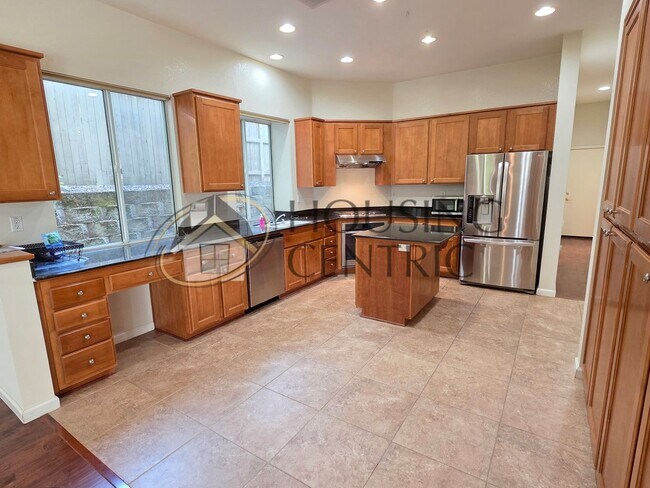 Building Photo - Beautiful Single Story Rental in Gated Serrano Community!